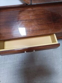 Triptych Dressing Table -Room Fold Zone a339d3c8 20e2 4e94 8548 54063f7e4676