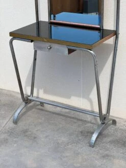 Art Deco Console Or Dressing Table In Metal Modernist Design 1930 -Room Fold Zone a38d0b07 f24c 4284 a56d 248c07585a35