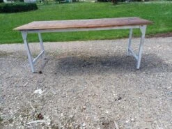 Industrial Table In Aluminum And Wood -Room Fold Zone a3ab57f8 54c6 4581 9656 d59c1f4e6531