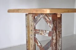 Industrial Table With Eiffel Foot 1930 -Room Fold Zone a4fa4561 c240 4f6a 859f 225217bfc133