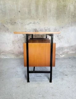 Modernist Desk "Alasia" -Room Fold Zone a504a4b8 4d44 4cdf 9f77 df071e6a0773