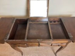 Louis XV Style Dressing Table In Walnut Stained Wood -Room Fold Zone a6114310 746f 45a9 9422 00ad366e332c