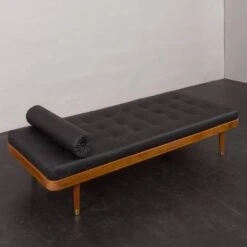 Danish Horsens Daybed In Black Leather And Teak, Denmark 1960s -Room Fold Zone a6217b82 3b24 4b07 bc69 e4152de3959c