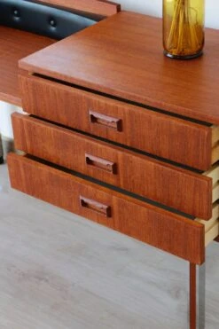 Dressing Table - Large Round Mirror - 1960s -Room Fold Zone a79af1d4 0875 4e02 99c9 977a30f51f7f