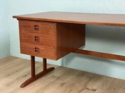 Scandinavian Teak Desk From The 60s -Room Fold Zone a92eeac1 b634 4347 94cf 2c1cbf4d6838