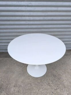 Knoll Table By Eero Saarinen 25 Knoll Table By Eero Saarinen -Room Fold Zone ae78a75d 886a 4f5a b027 7130c4879546