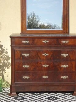 Large And Old Chest Of Drawers In Burl Walnut -Room Fold Zone aef8cacd 3890 458b 9c27 2d312db6c80b