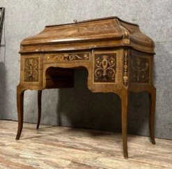 Very Rare Curved Venetian Louis XV Style Desk In Marquetry -Room Fold Zone b34fa7d7 01b2 4bfb 9196 04e4d86b3f06