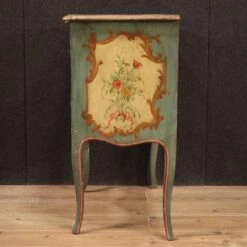 Small Lacquered Venetian Commode From The 20th Century -Room Fold Zone b37ecaf8 8ec6 476b be05 5c4905538dfd
