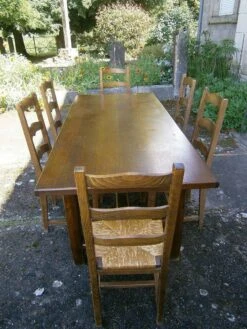 Wooden Table With 6 Straw-covered Wooden Chairs -Room Fold Zone b38a4eb8 93e9 4d4d b447 5dc6d9976a32