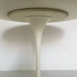Knoll Round Tulip Foot Table -Room Fold Zone b4a1e141 b57a 481f 851a e5a8e178a6d5