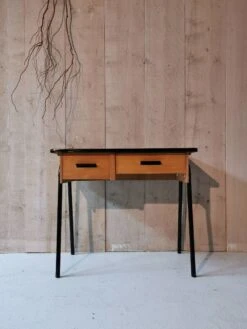 Tubular Desk -Room Fold Zone b4cbce16 82cf 4f11 8a7d 66711f64494b