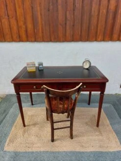 Leather Top Desk -Room Fold Zone b5ca90a5 598e 4e9a 8f6a 0cf4bf8ea577