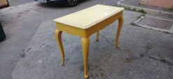Very Pretty Table With 2 Large Drawers -Room Fold Zone b636d4f9 9e79 4237 b676 f3617ae22be7