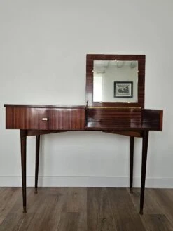 Formica Dressing Table With Mirror -Room Fold Zone b650047f 5dea 4924 9f95 db2b6e177520