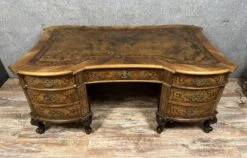 Curved Louis XV Baroque Venetian Style Center Desk In Marquetry Circa 1880-1900 -Room Fold Zone b749381a 42e0 4644 ae3c 5798d1a937e6