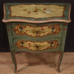 Small Lacquered Venetian Commode From The 20th Century -Room Fold Zone b8223cb8 fc8f 4d19 830e 311216c711f2