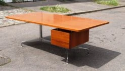 Vintage Charles & Ray Eames Desk -Room Fold Zone b91f53dd b72d 4e21 961f 95a26bb9d5f9