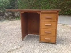 Vintage Desk From The 1950s, Medium Oak -Room Fold Zone b9fb26e2 18b1 40ee 90a6 d7d377dacbc5