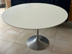 Knoll Round Table -Room Fold Zone ba0b591c 1710 4151 9e6f 5afeac4d6558