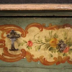 Small Lacquered Venetian Commode From The 20th Century -Room Fold Zone bb4256a2 b2e0 4e41 90fe fcf762ea335a