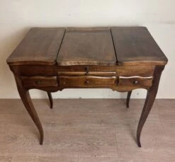 Louis XV Style Dressing Table In Walnut Stained Wood -Room Fold Zone c081fa6a a6a8 4a70 9b1a ceee383f76af