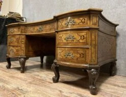 Curved Louis XV Baroque Venetian Style Center Desk In Marquetry Circa 1880-1900 -Room Fold Zone c0f7f708 90e3 426a a7eb 7dbf860bc5d9
