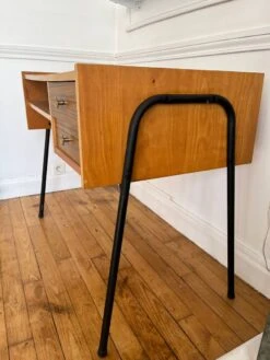 Formica Wood And Metal Desk From The 60s -Room Fold Zone c15dd7f8 41d5 4695 afa6 29c581585f86