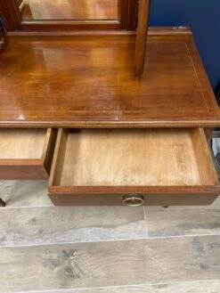 Dressing Table, Triptych Mirror And Tassel Lamps 29 Dressing Table, Triptych Mirror And Tassel Lamps -Room Fold Zone c285623c f542 44b5 851b 894a86f21dee