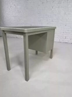 1950s Desk In Metal And Industrial Style -Room Fold Zone c412758d 3a21 4d1a 910f de035a48f10f