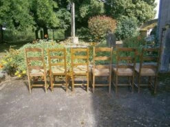 Wooden Table With 6 Straw-covered Wooden Chairs -Room Fold Zone c5413c91 93b7 4e81 9a4c 297fedc58658