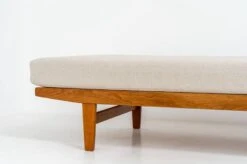 “H9” Daybed In Oak By Poul M. Volther For FDB Møbler (Denmark, 1960s). -Room Fold Zone c72cef12 9b2c 435d a6e6 45ed678ff5a6
