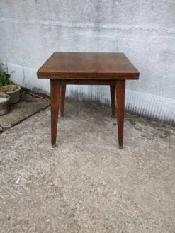 Square Bistro Table -Room Fold Zone c7ab68c3 bb2e 4f89 9744 7265c562119b