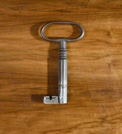 Property Chest Of Drawers In Solid Walnut, Louis XVI Period – Late 18th Century -Room Fold Zone c8495a7c 2d03 4a58 ad5b ce602034a4ee