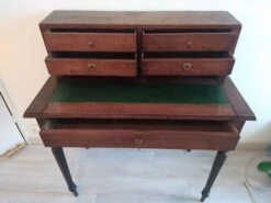 Tiered Desk -Room Fold Zone c9724e26 b298 47e8 9c89 d88390410503