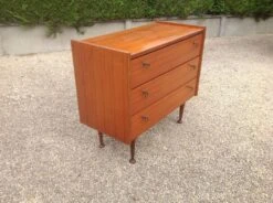 Vintage Teak Veneer Chest Of Drawers From The 60s -Room Fold Zone ca01d0a2 656b 4844 aef8 572d7fa59637