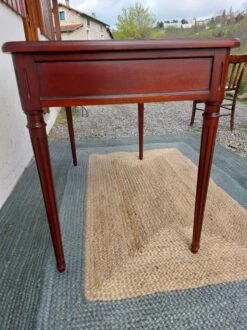 Leather Top Desk -Room Fold Zone cd673179 3ac2 4772 b53b 360c8b869569