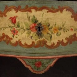 Small Lacquered Venetian Commode From The 20th Century -Room Fold Zone ce3c7b4b f8fa 49e3 b0a7 4e85cf2b641c