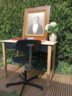 Office Table -Room Fold Zone ce791ac9 8c97 49df bc32 de58534cca30