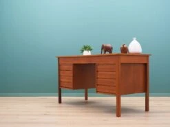Teak Desk, Danish Design, 1970s, Production: Denmark -Room Fold Zone cf8dc815 1f03 4d36 93b9 1e0a5c4e51d3