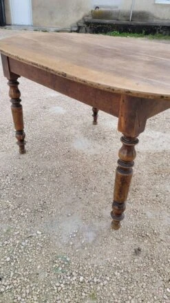 Oval Burgundy Farm Table In Solid Oak 19th -Room Fold Zone d0fe7682 6ade 47b8 8372 f3087eeae26e