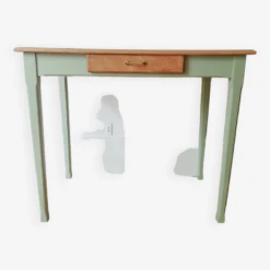 Small Old Farm Table -Room Fold Zone d6415ed8 e4da 444f bf21 3f4a886af7a3