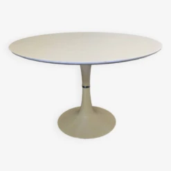 Tulip Foot Table From The 60s, Grosfillex -Room Fold Zone d8b4e28a fddc 42cd 80e3 53dfdae7788e