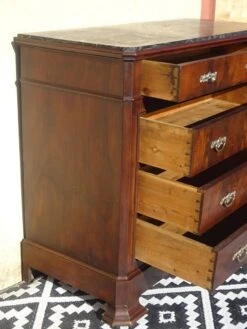 Large And Old Chest Of Drawers In Burl Walnut -Room Fold Zone d9204ca0 36c8 4be9 b8b1 540a978e9716