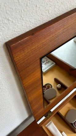 Vintage Desk With Vanity -Room Fold Zone d9b5108d 2b4a 45f1 9412 a69aee1ae1fa