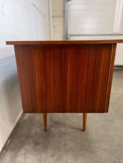 Vintage Wooden Desk/desk -Room Fold Zone e05596ac e2d0 4929 b3b7 1bf1ab9e0ac3