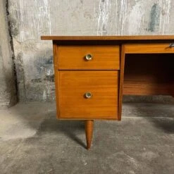 Vintage Executive Desk 11 Vintage Executive Desk -Room Fold Zone e0fe2729 56cc 44ef 92ed 7fe36cdb6d63