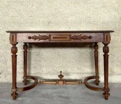 Renaissance Style Walnut Desk -Room Fold Zone e251fa81 51bd 431c 81f2 e53fd60a6376