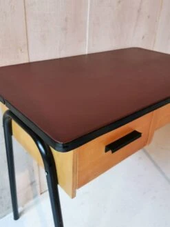 Tubular Desk -Room Fold Zone e3c2a38e 5f7e 41bb 883c 2846bc1282a1