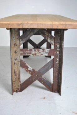 Industrial Table With Eiffel Foot 1930 -Room Fold Zone e402f2c2 8b81 48b9 9b1c c8cda57d7b3f